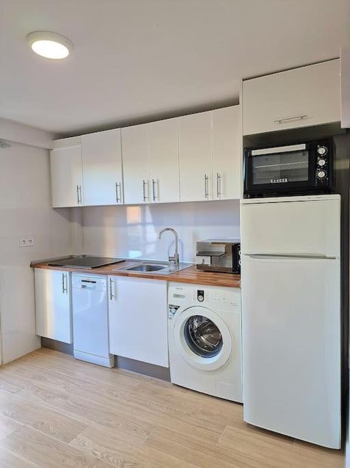 Encantador Duplex Para 6 A 1 Minuto De La Playa Benalmadena Luaran gambar